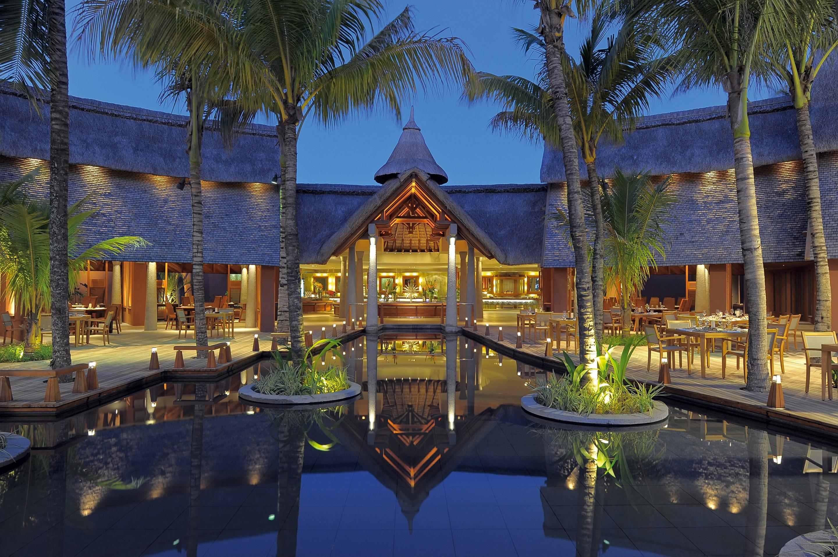 Trou Aux Biches Beachcomber Golf Resort & Spa Exterior photo The restaurant at the resort