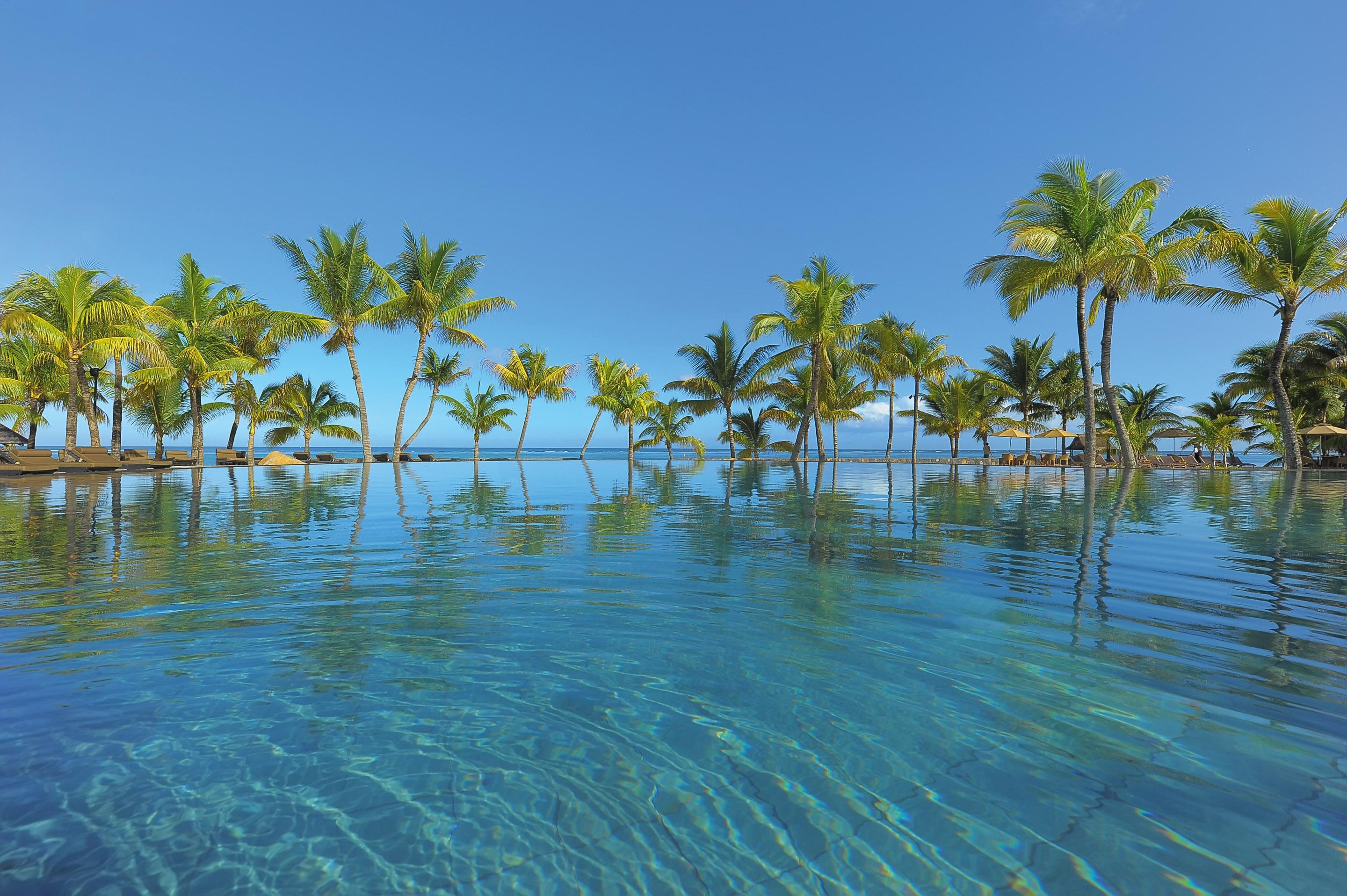 Trou Aux Biches Beachcomber Golf Resort & Spa Exterior photo View of the beach