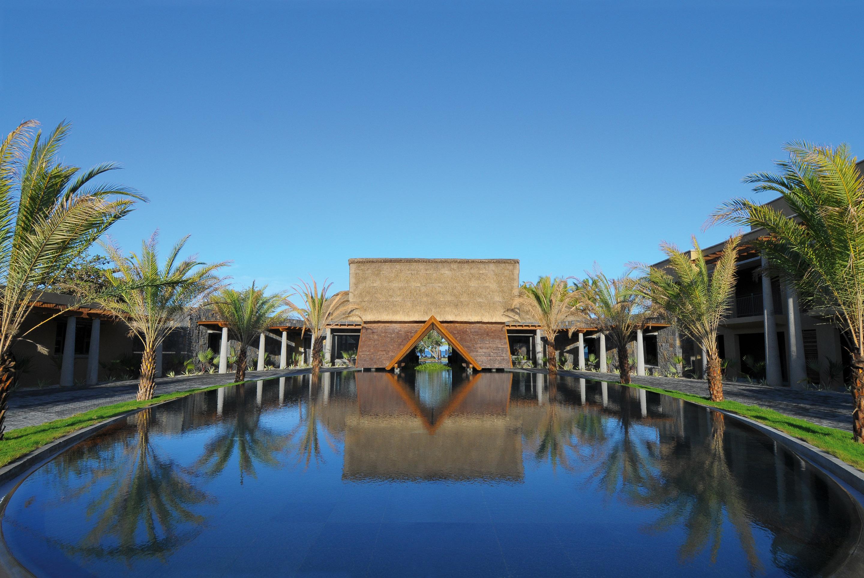 Trou Aux Biches Beachcomber Golf Resort & Spa Exterior photo The resort's main entrance